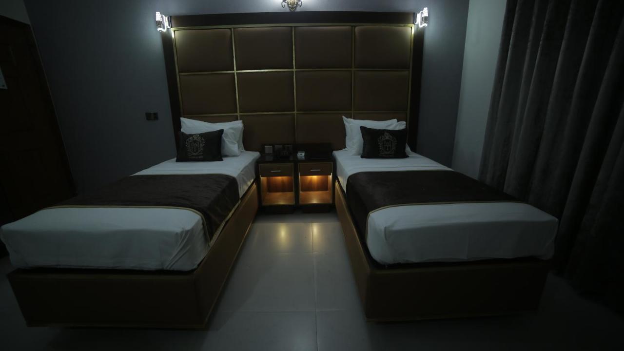 Four Squares Karachi Bed & Breakfast Exterior photo