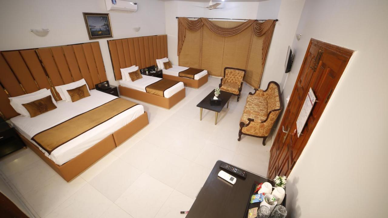 Four Squares Karachi Bed & Breakfast Exterior photo