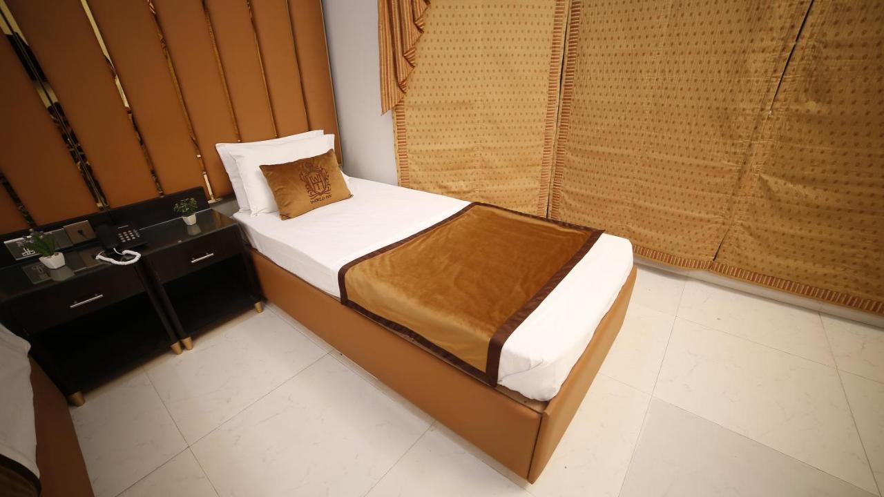 Four Squares Karachi Bed & Breakfast Exterior photo