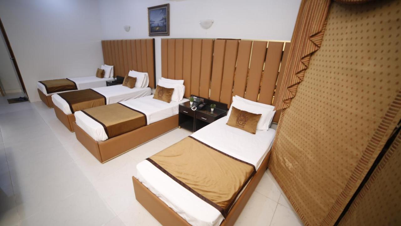 Four Squares Karachi Bed & Breakfast Exterior photo