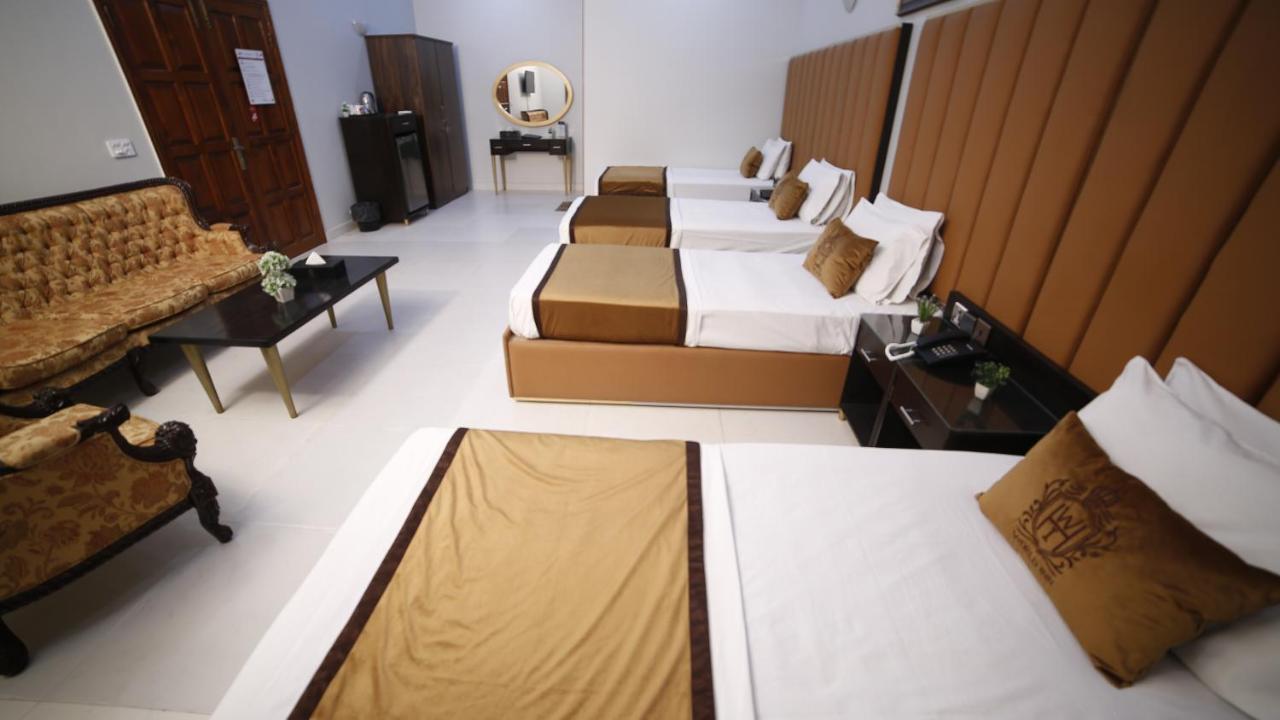 Four Squares Karachi Bed & Breakfast Exterior photo