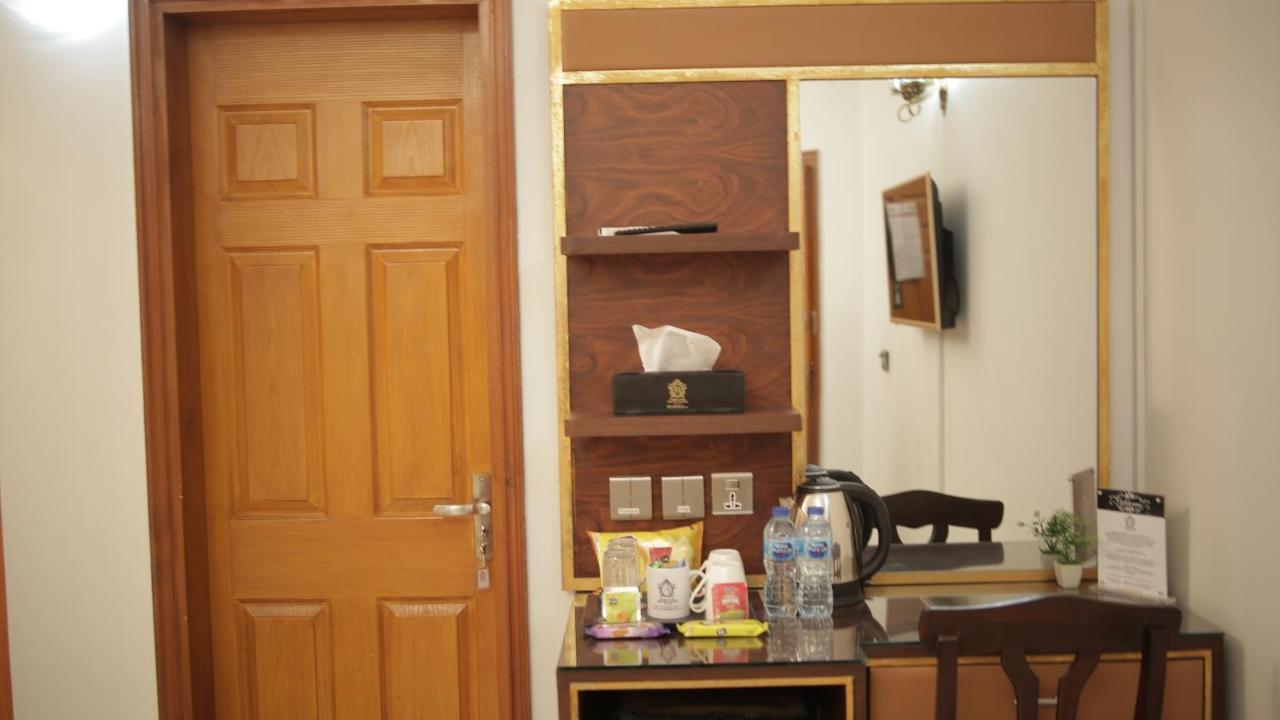 Four Squares Karachi Bed & Breakfast Exterior photo