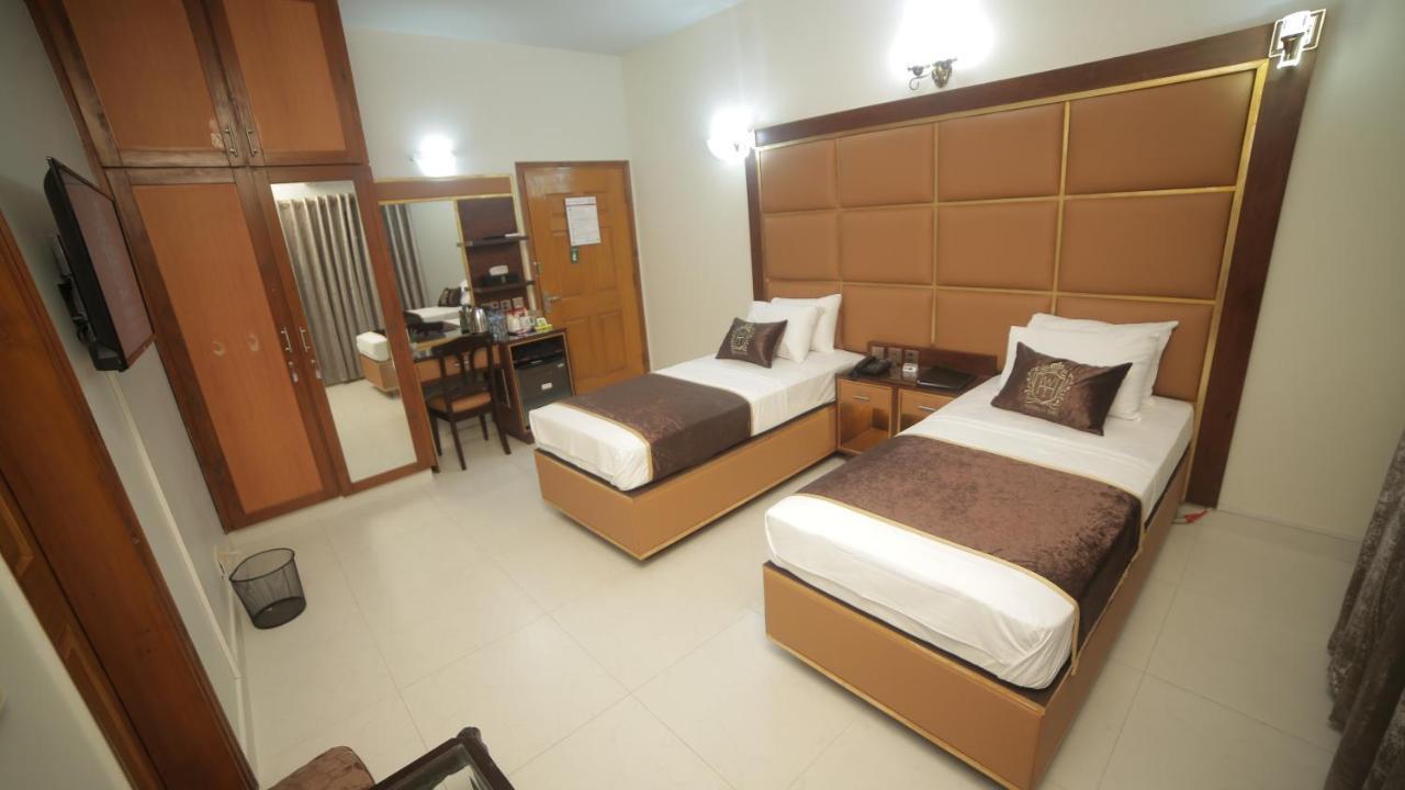 Four Squares Karachi Bed & Breakfast Exterior photo