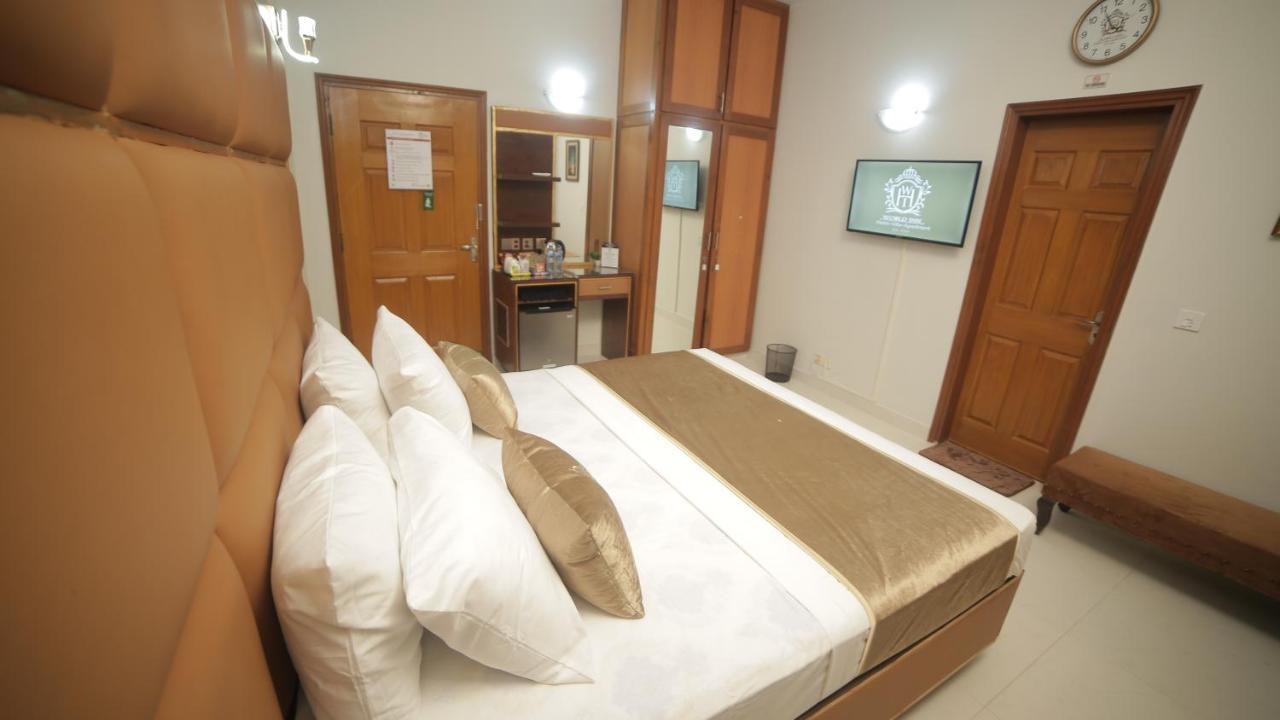 Four Squares Karachi Bed & Breakfast Exterior photo